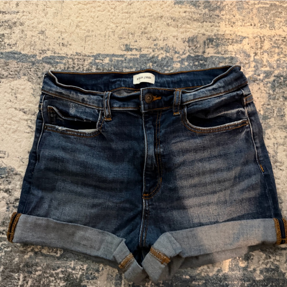 Sneak peek shorts, size M, worn twice